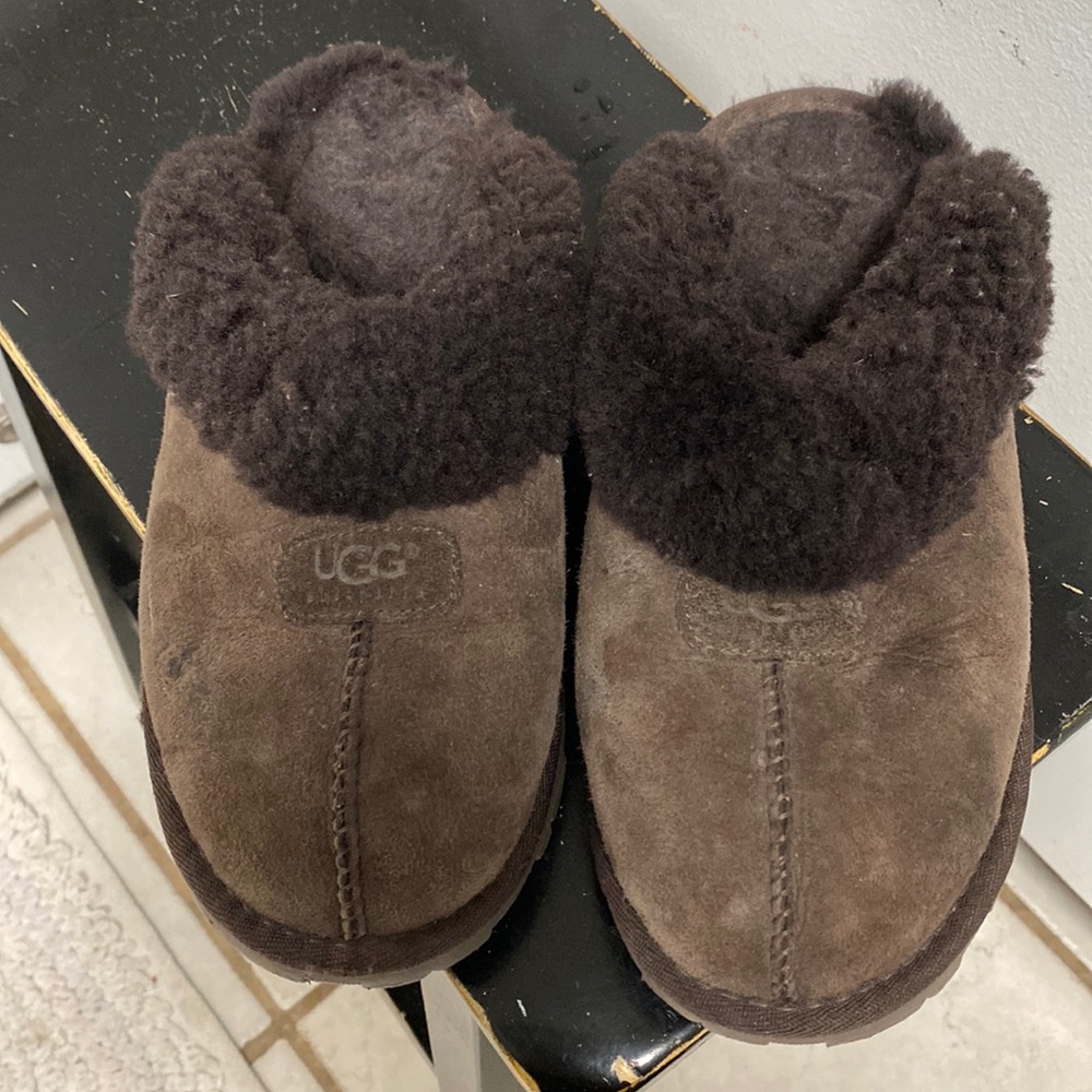 UGG CHOCOLATE BROWN SLIPPERS, 7